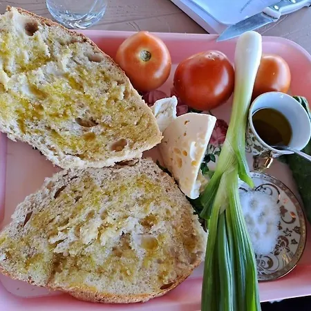 With 100% Bio Food * Maliq