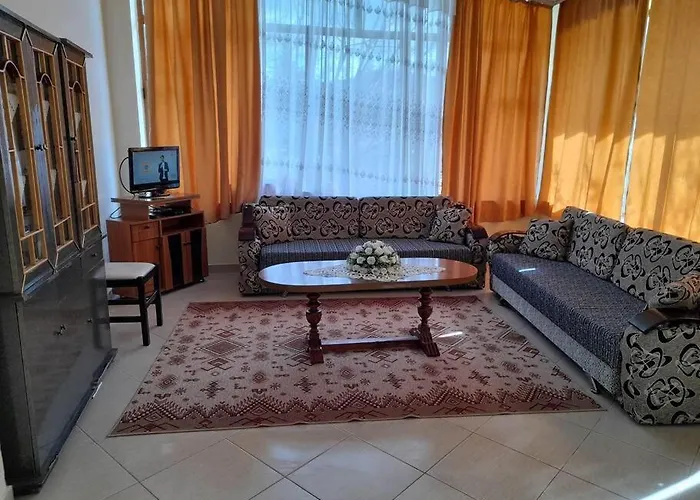 With 100% Bio Food Dom wakacyjny Maliq